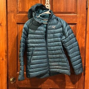 Arcterx Cerium Puffer jacket hooded teal. Size Large